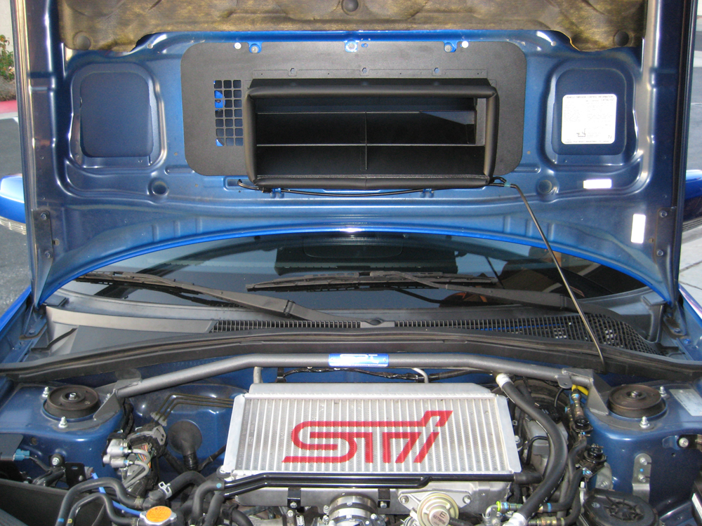 (04-08) Forester XT - Hood Scoop Splitter